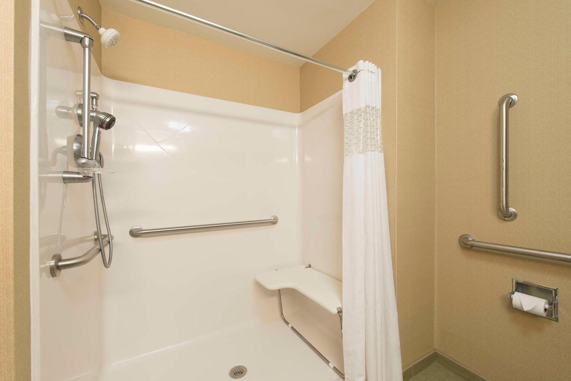 Hampton Inn & Suites Крофордсвилл Экстерьер фото